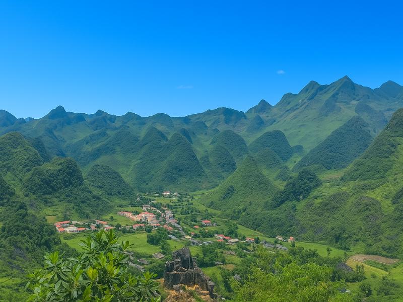 Ha Giang Loop: 2-Day Luxury Motorbike Easy Rider Tour