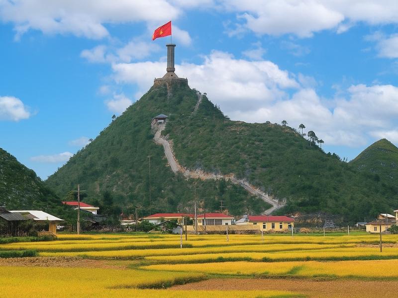 Ha Giang Mountain Loop Tour: 2-Day Private Motorbike